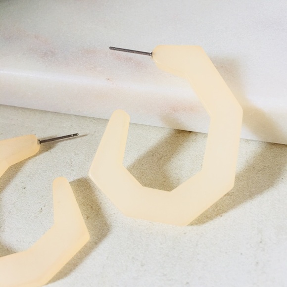 Matte Geometric Apricot - Picture 2 of 5